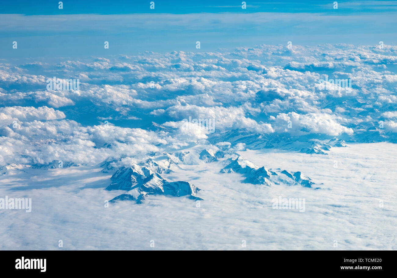 Vista aerea delle Alpi mountain range. Foto Stock