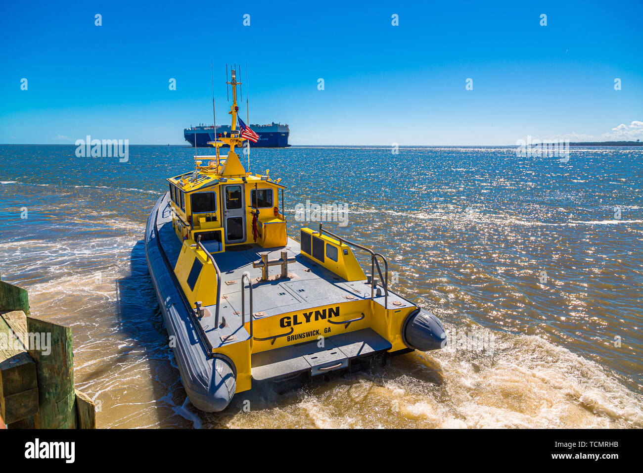Barca pilota voce fuori a cargo Foto Stock
