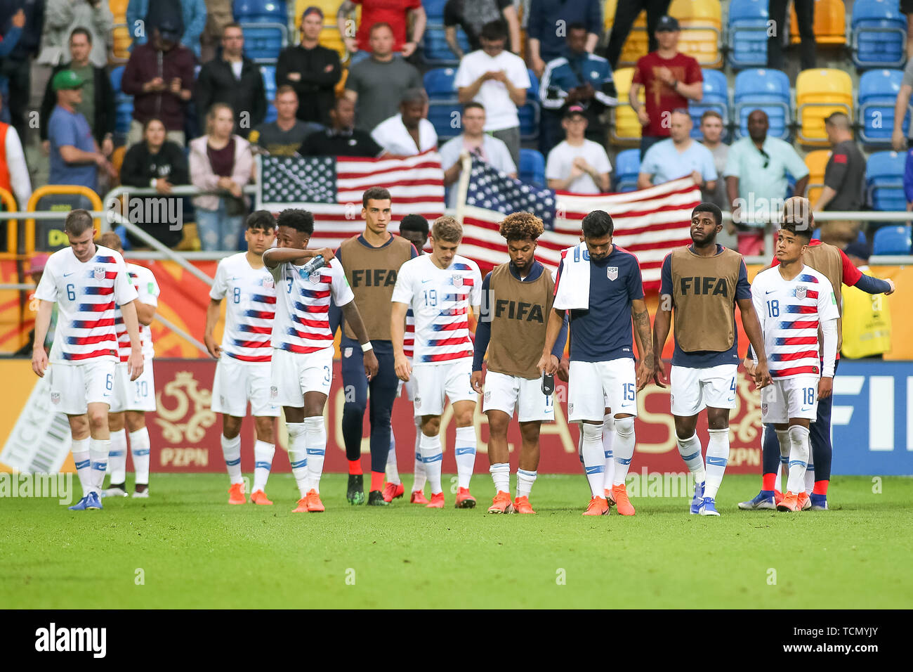 Gdynia, Polonia, 8 GIU, 2019:il Team USA sono visibili dopo un incontro con i tifosi durante la FIFA U-20 World Cup match tra gli Stati Uniti e l'Ecuador (quarti di finale) a Gdynia. (Punteggio finale; USA 1:2 Ecuador ) Credito: Tomasz Zasinski / Alamy Live News Foto Stock