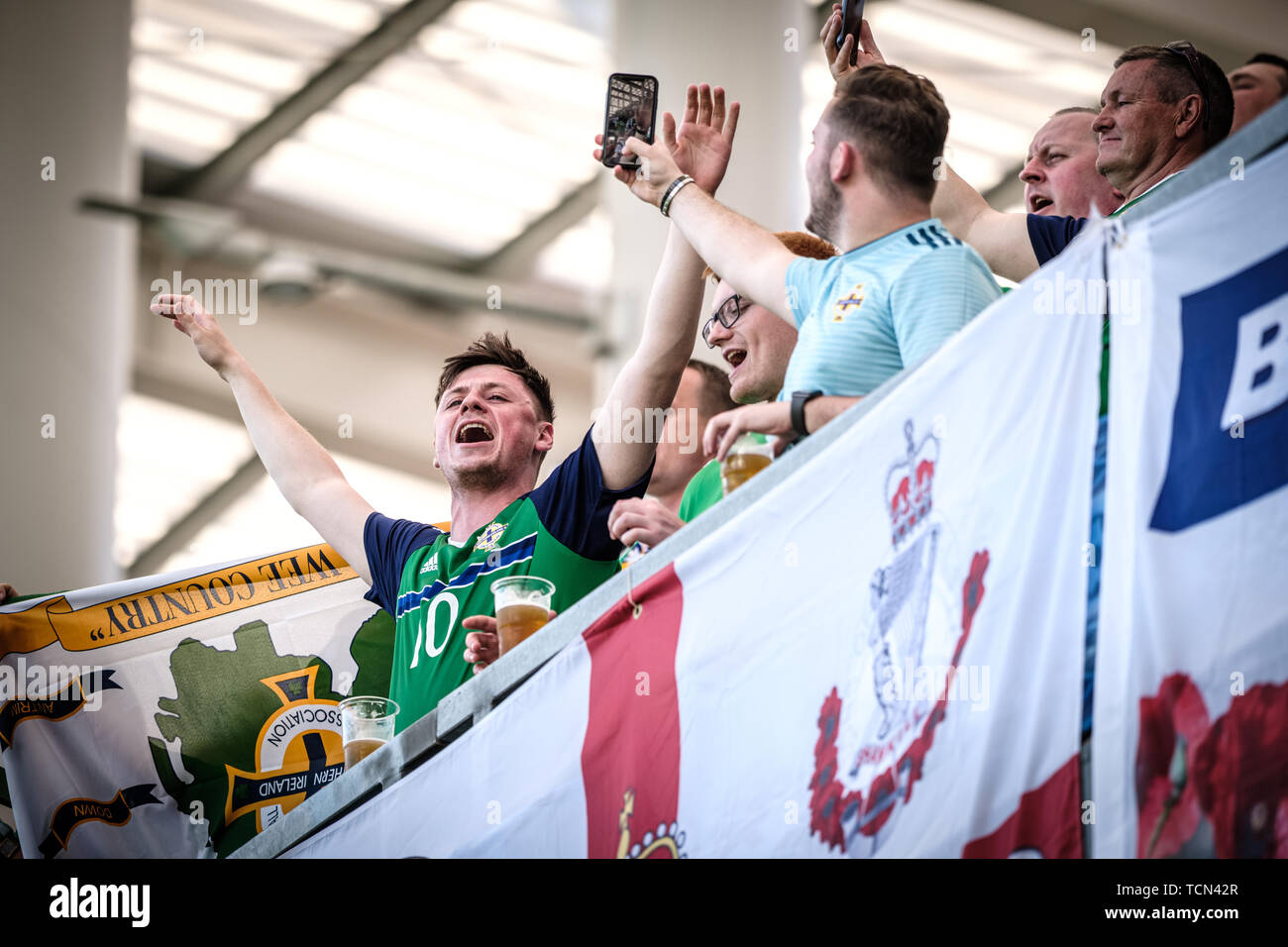 Tallinn, Estonia. Il giorno 08 Giugno, 2019. Gli appassionati di Irlanda del Nord si vede durante l'Euro 2020 qualificatori gioco tra Estonia e Irlanda del Nord a Tallinn. (Punteggio finale; Estonia 1:2 Irlanda del Nord) Credito: SOPA Immagini limitata/Alamy Live News Foto Stock