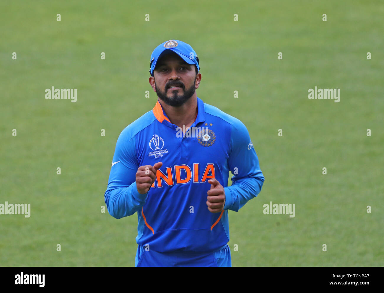 Londra, Regno Unito. 09 Giugno, 2019. Kedar Jadhav dell India durante la ICC Cricket World Cup match tra India e Australia, a Kia ovale, Londra. Credito: Cal Sport Media/Alamy Live News Foto Stock