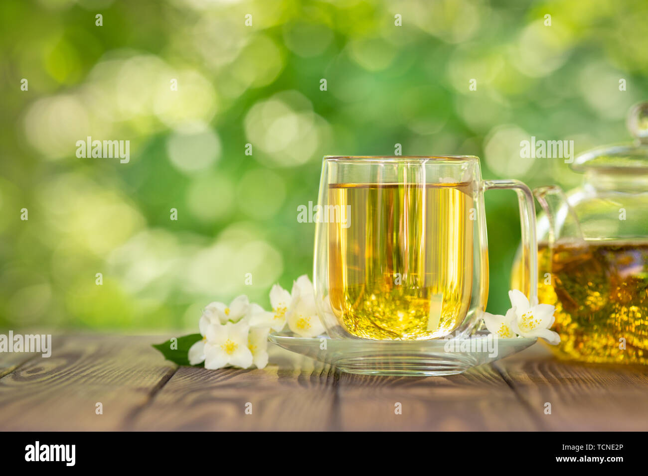 Teiera e tazza di tè al gelsomino Foto Stock