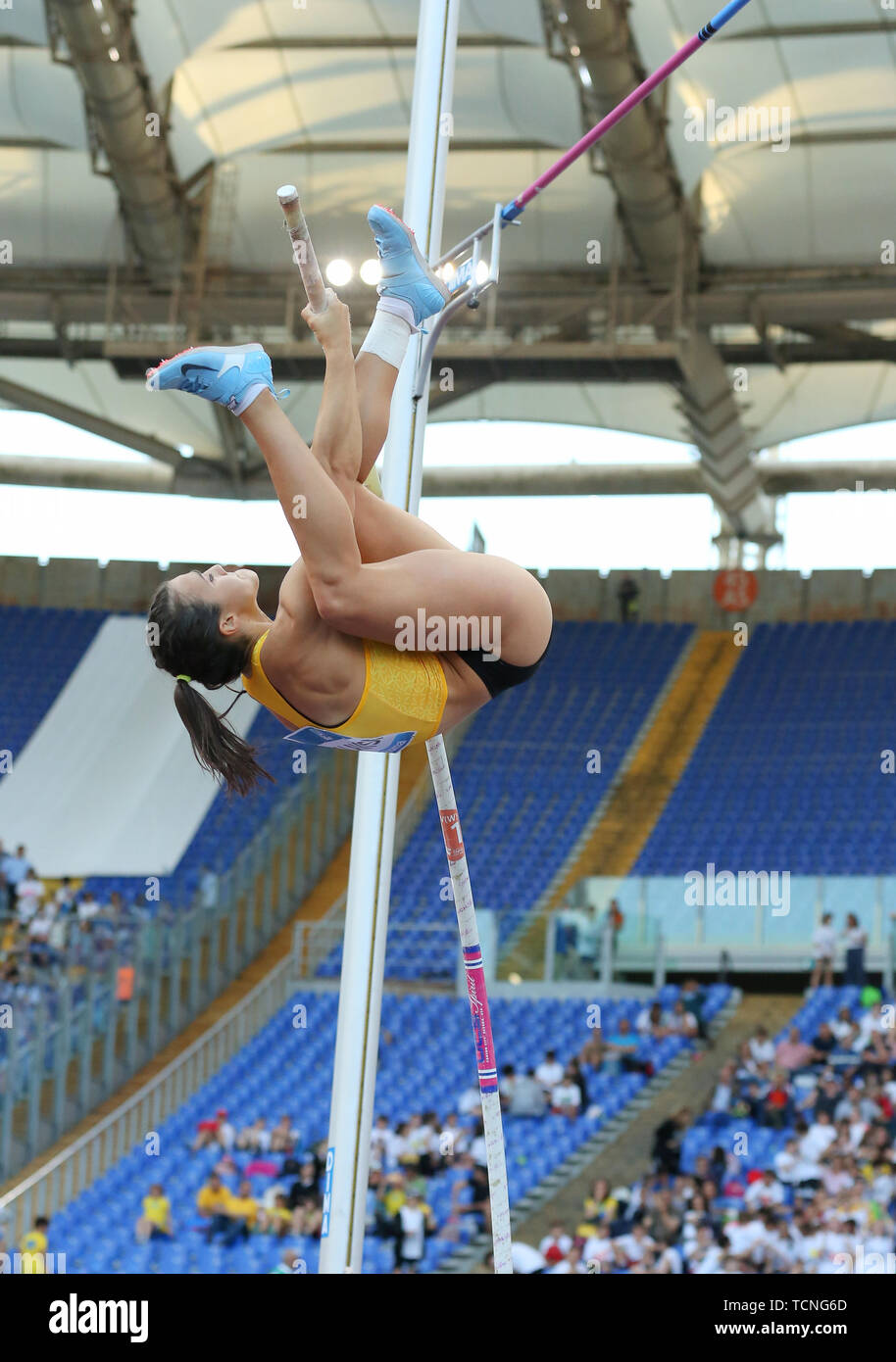 Roma, Italia - Jun 06: Sonia Malavisi dell Italia compete in donne caso Pole Vault durante la IAAF Diamond League 2019 Golden Gala Pietro Mennea in Foto Stock