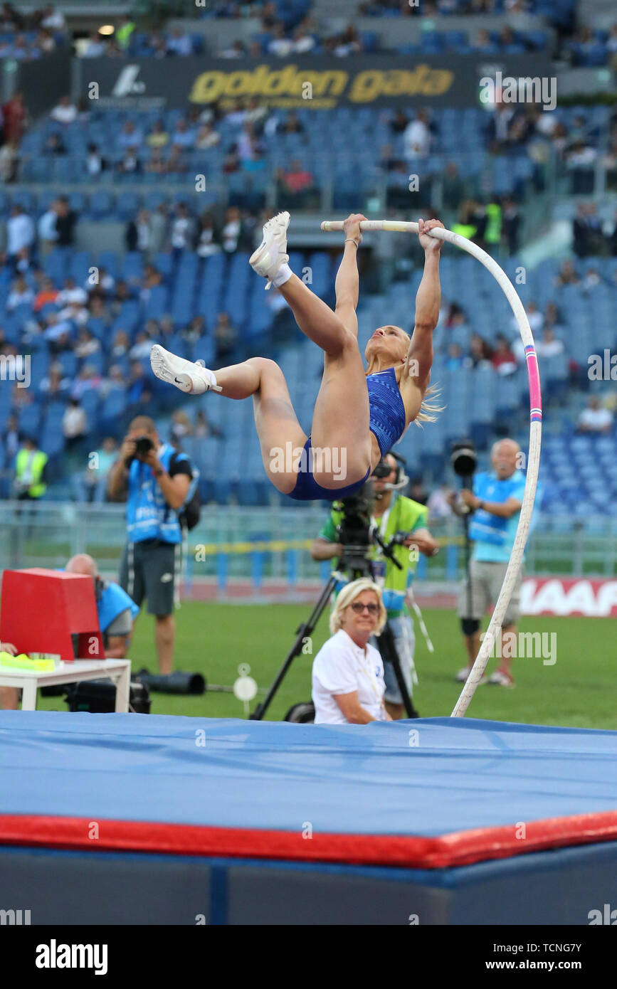 Roma, Italia - Jun 06: Katie Nageotte NEGLI STATI UNITI D' AMERICA compete in donne caso Pole Vault durante la IAAF Diamond League 2019 Golden Gala Pietro Mennea in ro Foto Stock