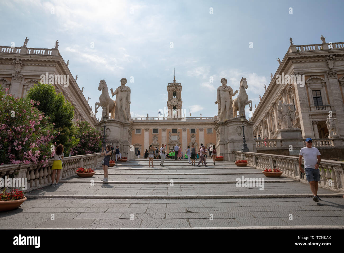 Roma, Italia - 23 Giugno 2018: vista panoramica del Capitolium o il Campidoglio è uno dei sette colli di Roma e la statua equestre di Marco Aurelio è Foto Stock