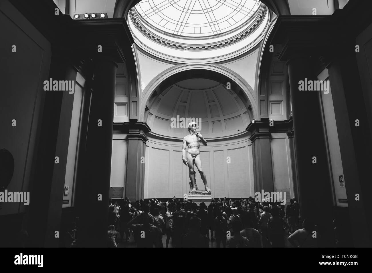 Firenze, Italia - 24 Giugno 2018: vista panoramica della hall con la scultura è David dall artista italiano Michelangelo, creato in tra il 1501 e il 1504 in ac Foto Stock