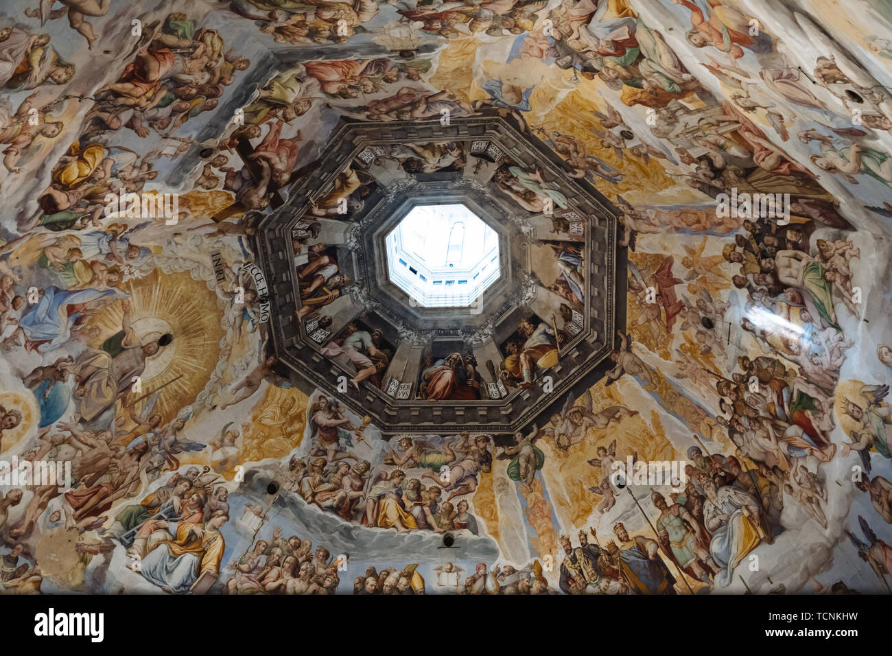 Firenze, Italia - 25 Giugno 2018: vista panoramica del giorno del giudizio sulla cupola della Cattedrale di Santa Maria del Fiore (Duomo di Santa Maria del F Foto Stock