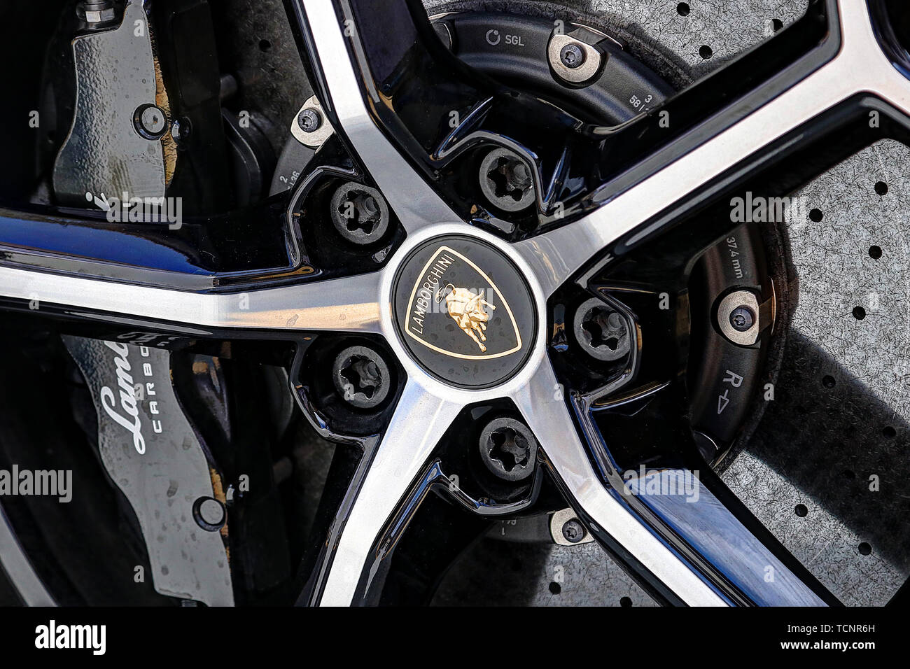 MODENA, Italia, 16 maggio 2019 - Motor Valley Fest mostra, Lamborghini desih ruota di dettaglio con il logo di bull Foto Stock