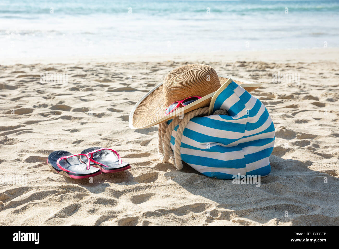 Close-up di una femmina di accessori sulla sabbia in spiaggia Foto Stock