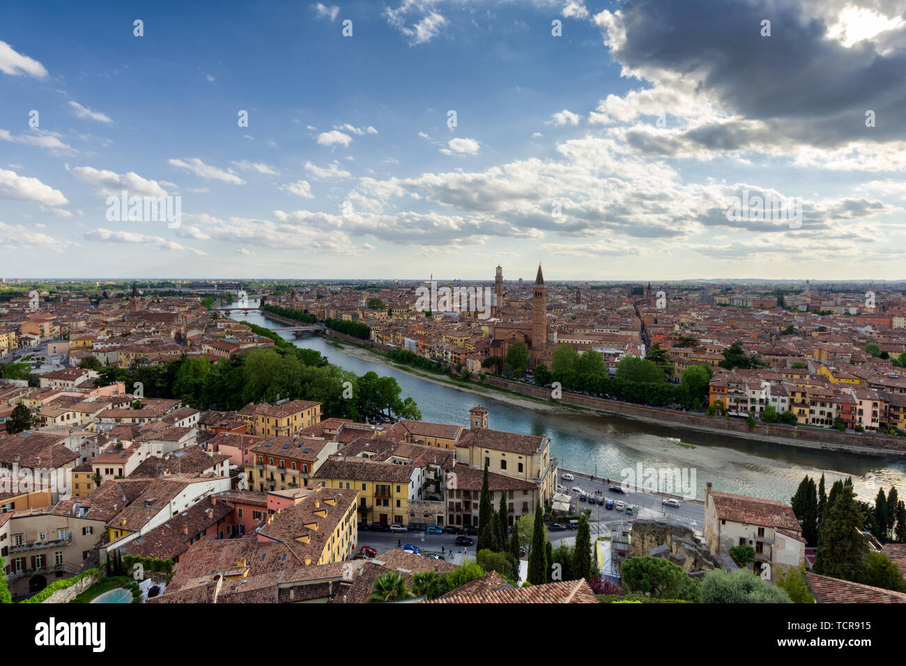 Vista panoramica di Verona presi da Castel San Pietro, Italia Foto Stock