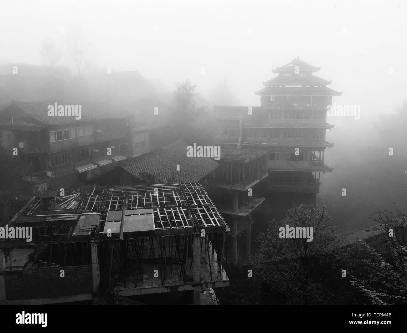 Antica architettura Miaozhai, bianco e nero con tonalità di colore più misteriosa Foto Stock