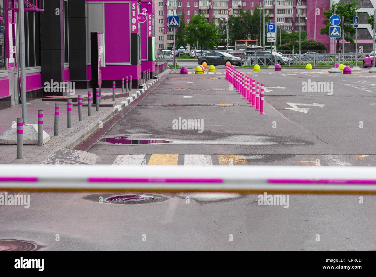 Drive thru finestra alimentare cliente auto Foto Stock