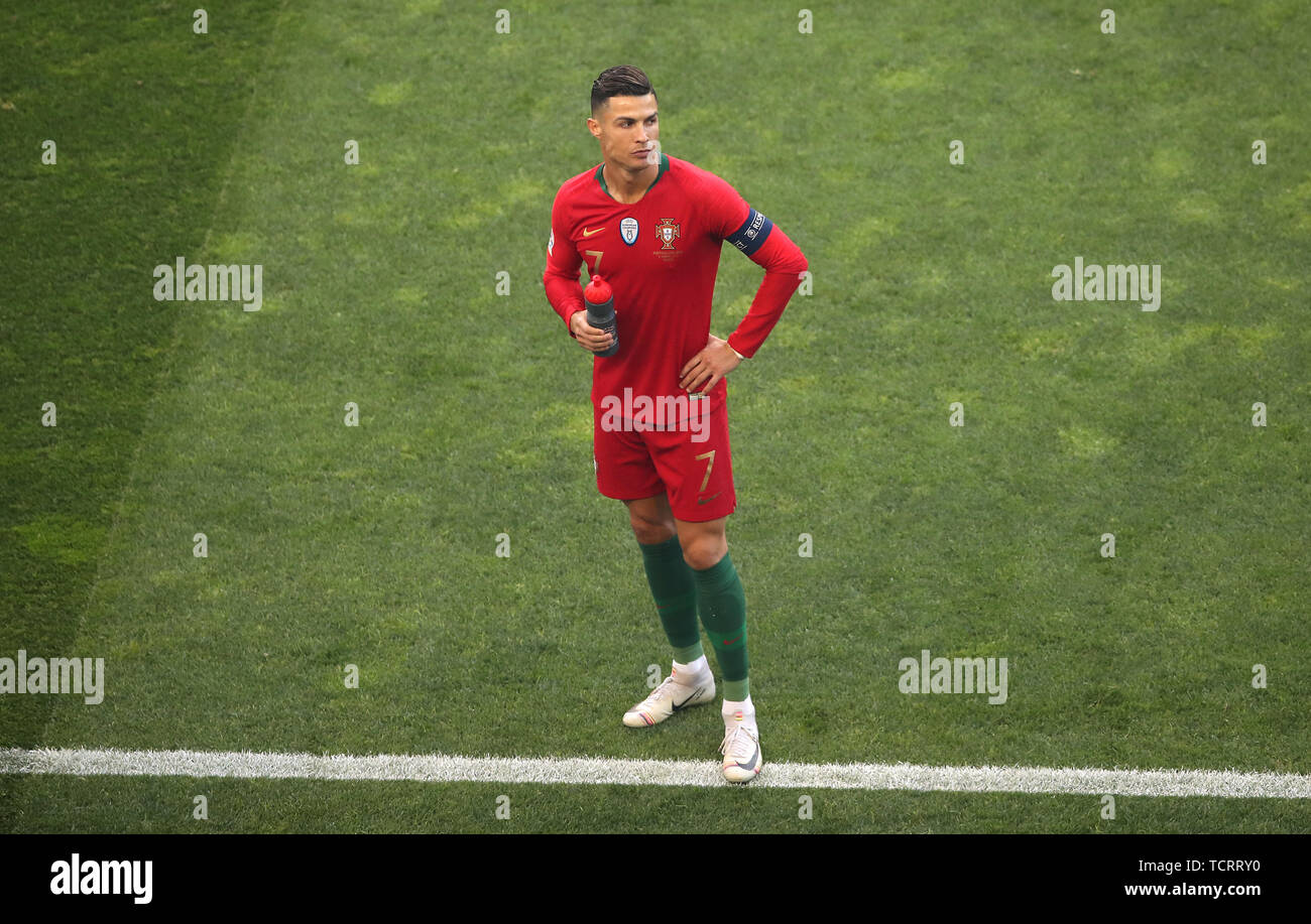 Il Portogallo Cristiano Ronaldo in attesa di kick off durante le Nazioni Classifica Finale a Estadio do Dragao, Porto. Foto Stock