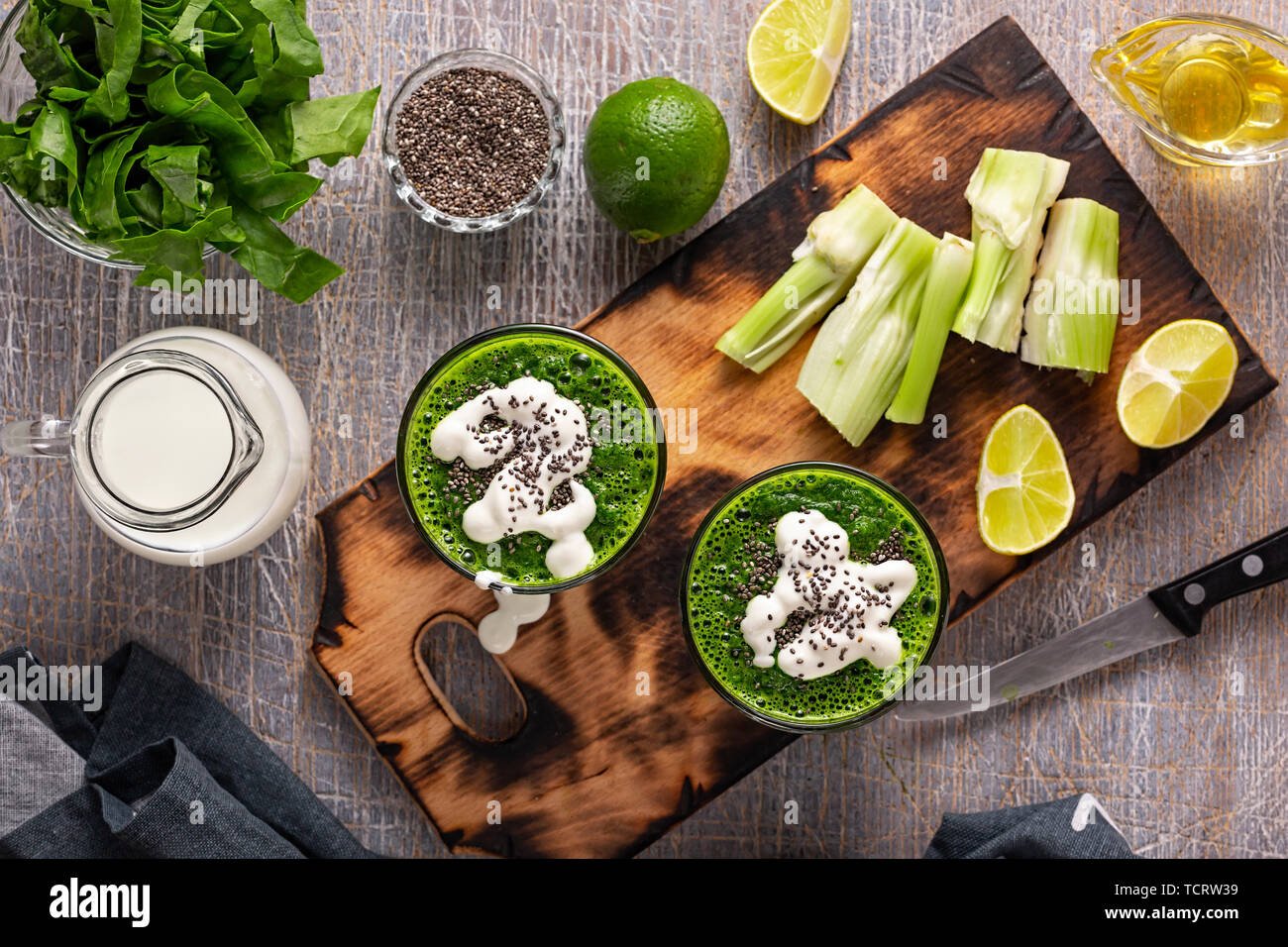 La perdita di peso, disintossicazione, facile, salutare prima colazione, spinaci, semplice, kale, avocado, stampabile Foto Stock