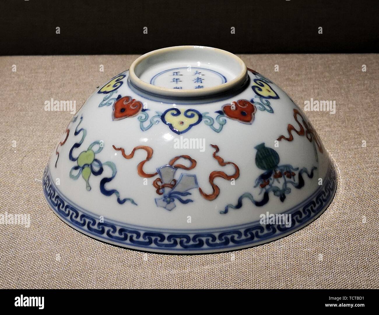 Antichi cinesi colore vaso di porcellana Foto Stock