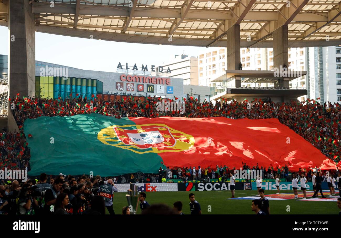 Porto, Portogallo. 09 Giugno, 2019. Il Portogallo appassionati prima la UEFA Nazioni League match finale tra il Portogallo e i Paesi Bassi a Estadio do Dragao il 9 giugno 2019 a Porto, Portogallo. (Foto di Daniel Chesterton/phcimages.com) Credit: Immagini di PHC/Alamy Live News Foto Stock