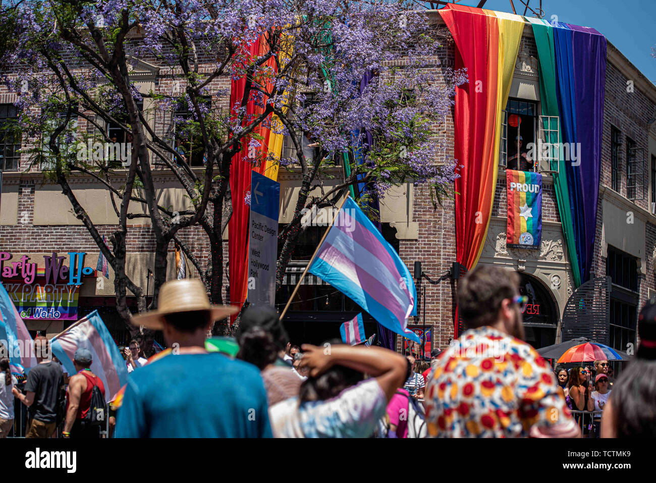 West Hollywood, California, Stati Uniti d'America. Il 9 giugno, 2019. Persone celebrare presso il La Pride Parade in West Hollywood, California, domenica 9 giugno. Credito: Justin L. Stewart/ZUMA filo/Alamy Live News Foto Stock