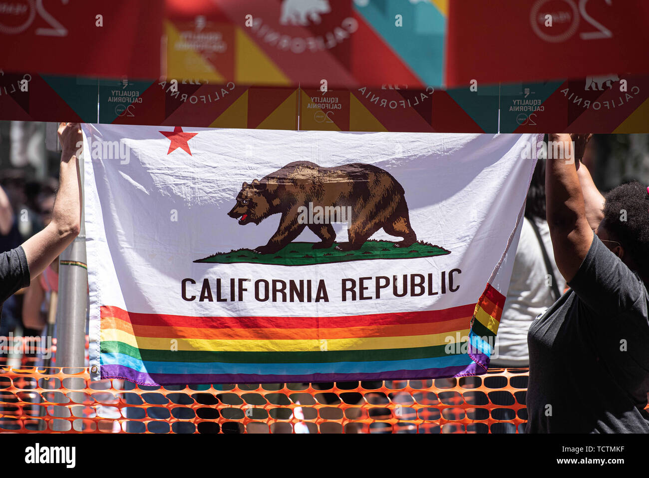 West Hollywood, California, Stati Uniti d'America. Il 9 giugno, 2019. Persone celebrare presso il La Pride Parade in West Hollywood, California, domenica 9 giugno. Credito: Justin L. Stewart/ZUMA filo/Alamy Live News Foto Stock