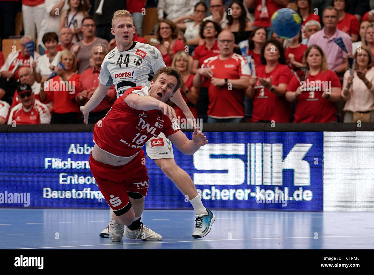 Da sinistra: Alexander Feld (Le civette, 18), Kevin Gulliksen (GWD, 44), azione, azione, gioco scena, 09.06.2019, Ludwigshafen am Rhein, pallamano, DKB Bundesliga, TSG Ludwigshafen-Friesenheim (Civette) - TSV GWD Minden | Utilizzo di tutto il mondo Foto Stock