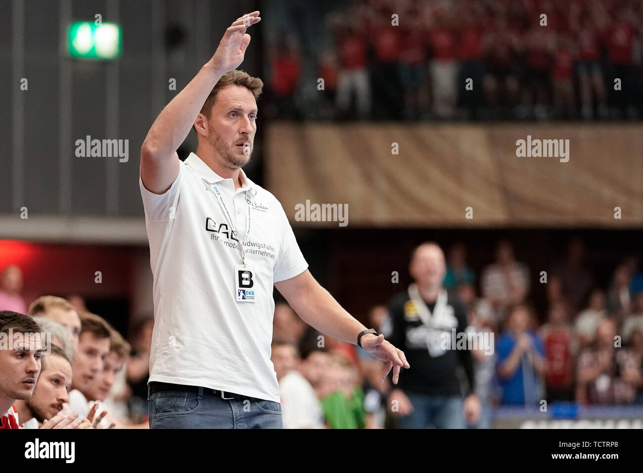 Benjamin Matschke (Ben Matschke, pullman, head coach, Civette), fornisce istruzioni, gesticulates, gesticulate con i poveri, dà istruzioni, gesticulate, immagine singola, azione, azione, 09.06.2019, Ludwigshafen am Rhein, pallamano, DKB Bundesliga, TSG Ludwigshafen -Friesenheim (Civette) - TSV GWD Minden | Utilizzo di tutto il mondo Foto Stock