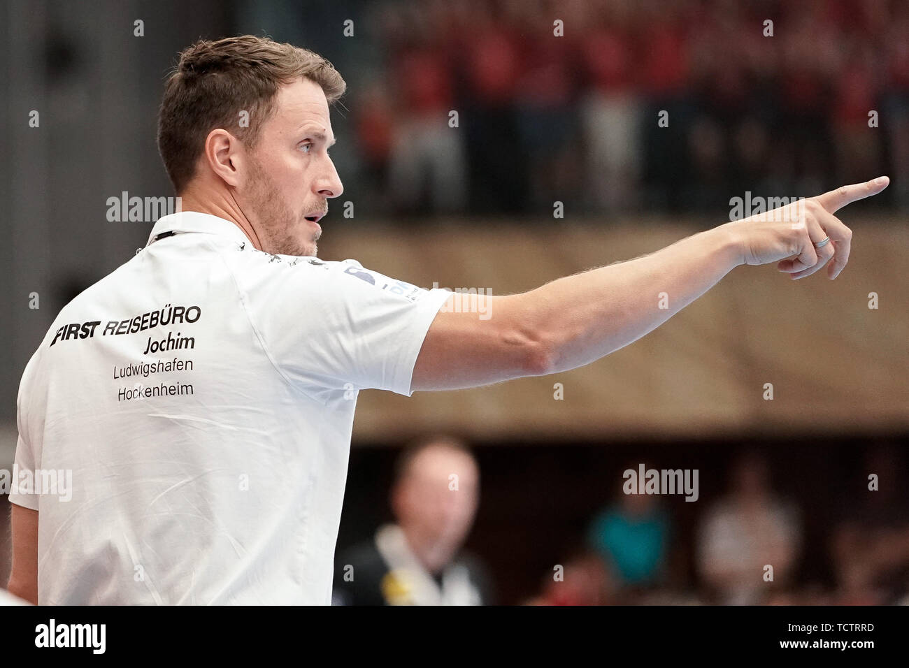 Benjamin Matschke (Ben Matschke, pullman, head coach, Civette), fornisce istruzioni, gesticulates, gesticulate con i poveri, dà istruzioni, gesticulate, immagine singola, azione, azione, 09.06.2019, Ludwigshafen am Rhein, pallamano, DKB Bundesliga, TSG Ludwigshafen -Friesenheim (Civette) - TSV GWD Minden | Utilizzo di tutto il mondo Foto Stock