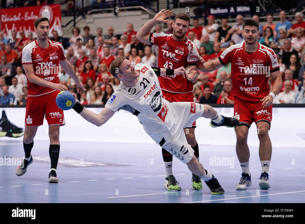 Da sinistra: Gunnar Dietrich (Le civette, 8), Magnus Gullerud (GWD, 21), Kai Dippe (Le civette, 43), Massimiliano Haider (Le civette, 14), azione, azione, gioco scena, 09.06.2019, Ludwigshafen am Rhein, pallamano, DKB Bundesliga, TSG Ludwigshafen-Friesenheim (Civette) - TSV GWD Minden | Utilizzo di tutto il mondo Foto Stock