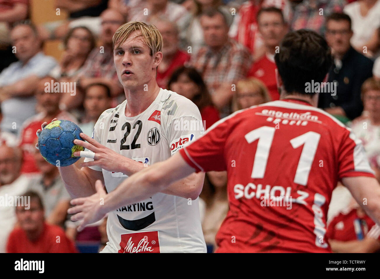 V.li .: Michalczik Mariano (GWD, 22), Jonathan Scholz (Le civette, 11), azione, azione, gioco scena, 09.06.2019, Ludwigshafen am Rhein, pallamano, DKB Bundesliga, TSG Ludwigshafen-Friesenheim (Civette) - TSV GWD Minden | Utilizzo di tutto il mondo Foto Stock