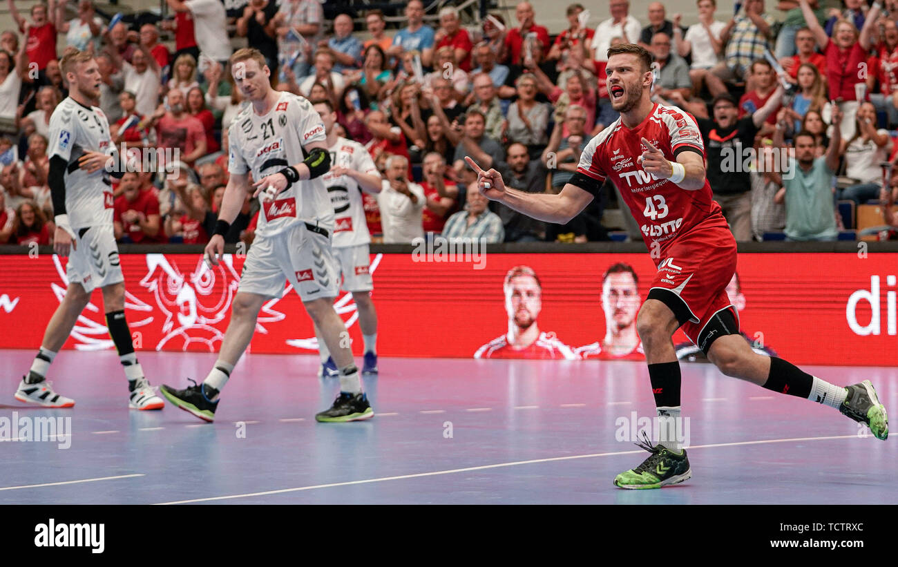 Il portiere Kai Dippe (Le civette, 43), celebra un obiettivo, giubilo, goaljubel, goalerfolg, celebrare l'obiettivo, obiettivo, celebrazione, giubilo circa l'obiettivo, ottimista, scena, evidenziare, azione, azione, 09.06.2019, Ludwigshafen am Rhein, pallamano, DKB Bundesliga, TSG Ludwigshafen-Friesenheim (Civette) - TSV GWD Minden | Utilizzo di tutto il mondo Foto Stock
