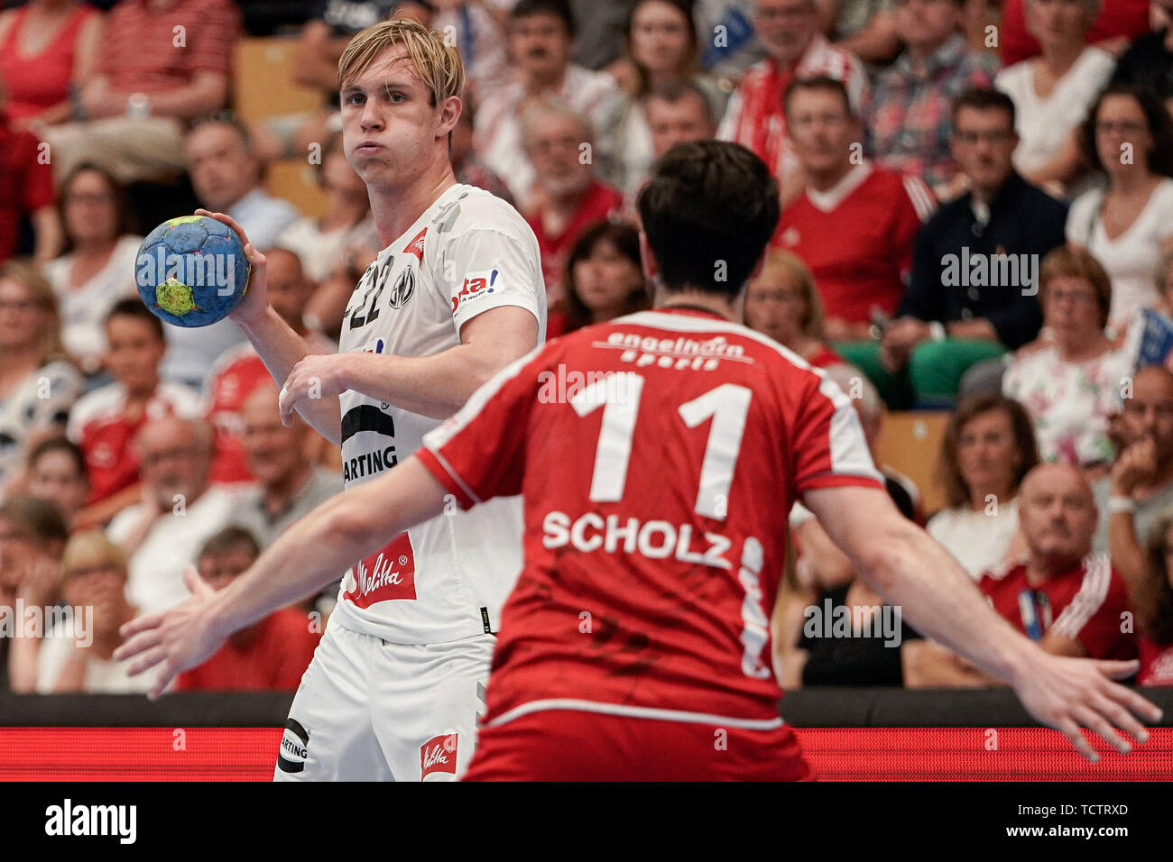 V.li .: Michalczik Mariano (GWD, 22), Jonathan Scholz (Le civette, 11), azione, azione, gioco scena, 09.06.2019, Ludwigshafen am Rhein, pallamano, DKB Bundesliga, TSG Ludwigshafen-Friesenheim (Civette) - TSV GWD Minden | Utilizzo di tutto il mondo Foto Stock