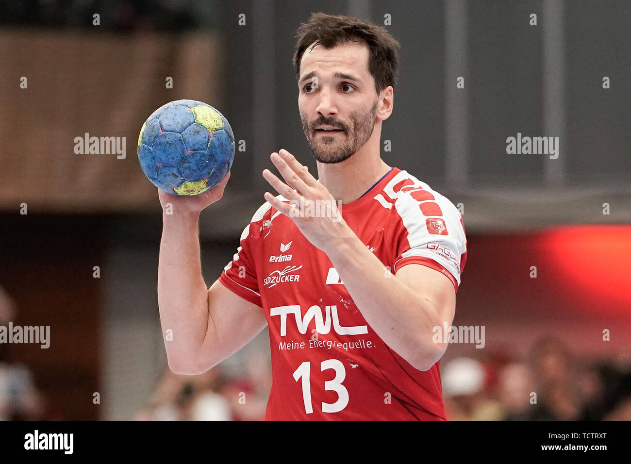 David Spiler (Le civette, 13), sulla sfera, immagine singola, azione, azione, 09.06.2019, Ludwigshafen am Rhein, pallamano, DKB Bundesliga, TSG Ludwigshafen-Friesenheim (Civette) - TSV GWD Minden | Utilizzo di tutto il mondo Foto Stock