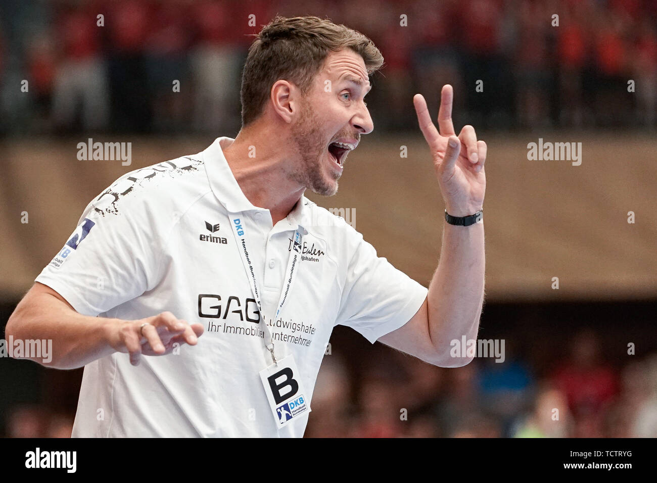 Benjamin Matschke (Ben Matschke, pullman, head coach, Civette), fornisce istruzioni, gesticulates, gesticulate con i poveri, dà istruzioni, gesticulate, immagine singola, azione, azione, 09.06.2019, Ludwigshafen am Rhein, pallamano, DKB Bundesliga, TSG Ludwigshafen -Friesenheim (Civette) - TSV GWD Minden | Utilizzo di tutto il mondo Foto Stock