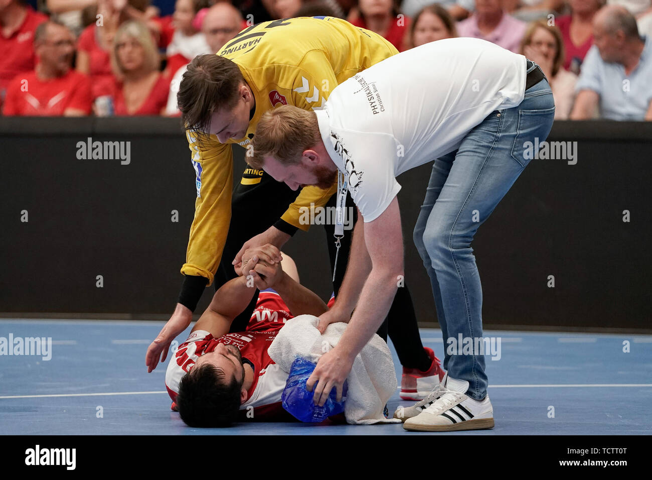 David Spiler (Le civette, 13) giace sul terreno, feriti, lesioni, lesioni break, azione, azione, gioco scena, 09.06.2019, Ludwigshafen am Rhein, pallamano, DKB Bundesliga, TSG Ludwigshafen-Friesenheim (Civette) - TSV GWD Minden | Utilizzo di tutto il mondo Foto Stock