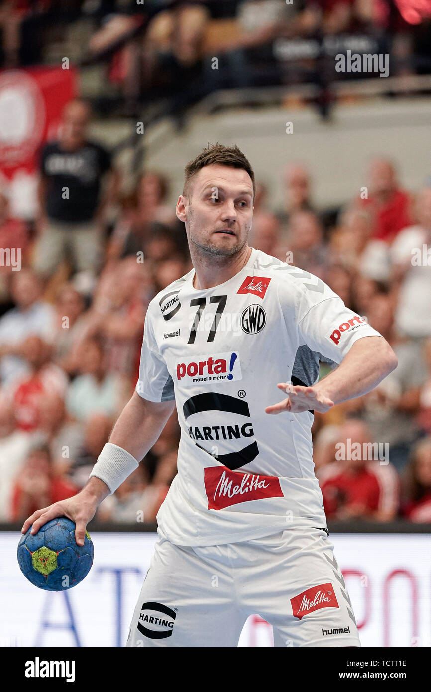 Luka Zvizej (GWD, 77), sette metri, 7 metri, pena buttare, match scena, scatto singolo, azione, azione, 09.06.2019, Ludwigshafen am Rhein, pallamano, DKB Bundesliga, TSG Ludwigshafen-Friesenheim (civette) - TSV GWD Minden | Utilizzo di tutto il mondo Foto Stock