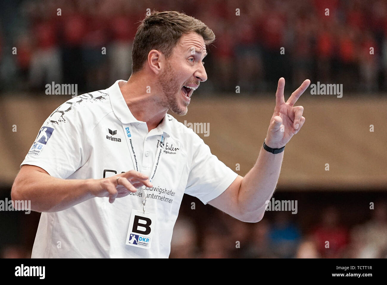 Benjamin Matschke (Ben Matschke, pullman, head coach, Civette), fornisce istruzioni, gesticulates, gesticulate con i poveri, dà istruzioni, gesticulate, immagine singola, azione, azione, 09.06.2019, Ludwigshafen am Rhein, pallamano, DKB Bundesliga, TSG Ludwigshafen -Friesenheim (Civette) - TSV GWD Minden | Utilizzo di tutto il mondo Foto Stock