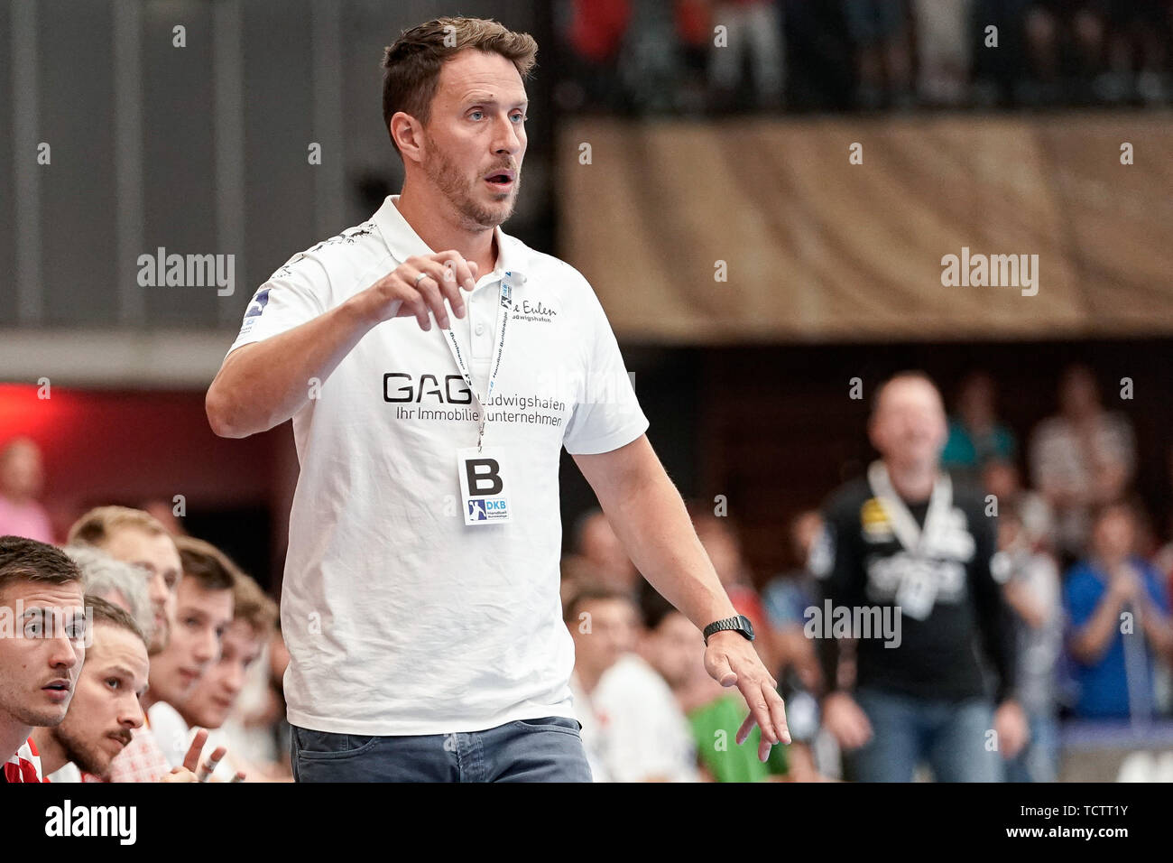 Benjamin Matschke (Ben Matschke, pullman, head coach, Civette), fornisce istruzioni, gesticulates, gesticulate con i poveri, dà istruzioni, gesticulate, immagine singola, azione, azione, 09.06.2019, Ludwigshafen am Rhein, pallamano, DKB Bundesliga, TSG Ludwigshafen -Friesenheim (Civette) - TSV GWD Minden | Utilizzo di tutto il mondo Foto Stock