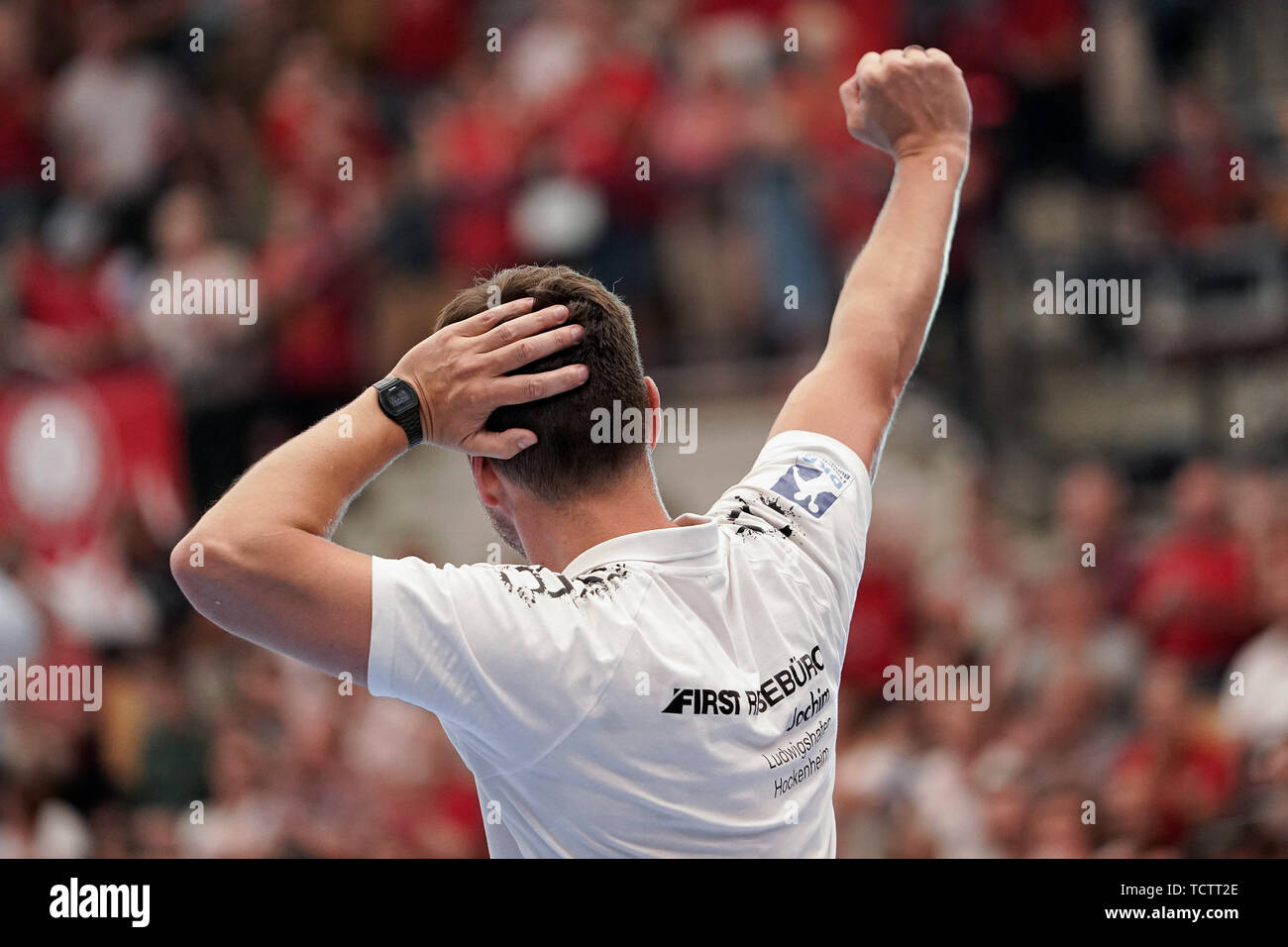 Benjamin Matschke (Ben Matschke, pullman, head coach, Civette), giubilo dopo il fischio finale, vittoria, vincitore, vincitore, saluti allegria, gioia, ottimista, evidenziare, azione, azione, campionato, Nichtabstieg, 09.06.2019, Ludwigshafen am Rhein , pallamano, DKB Bundesliga, TSG Ludwigshafen-Friesenheim (Civette) - TSV GWD Minden | Utilizzo di tutto il mondo Foto Stock