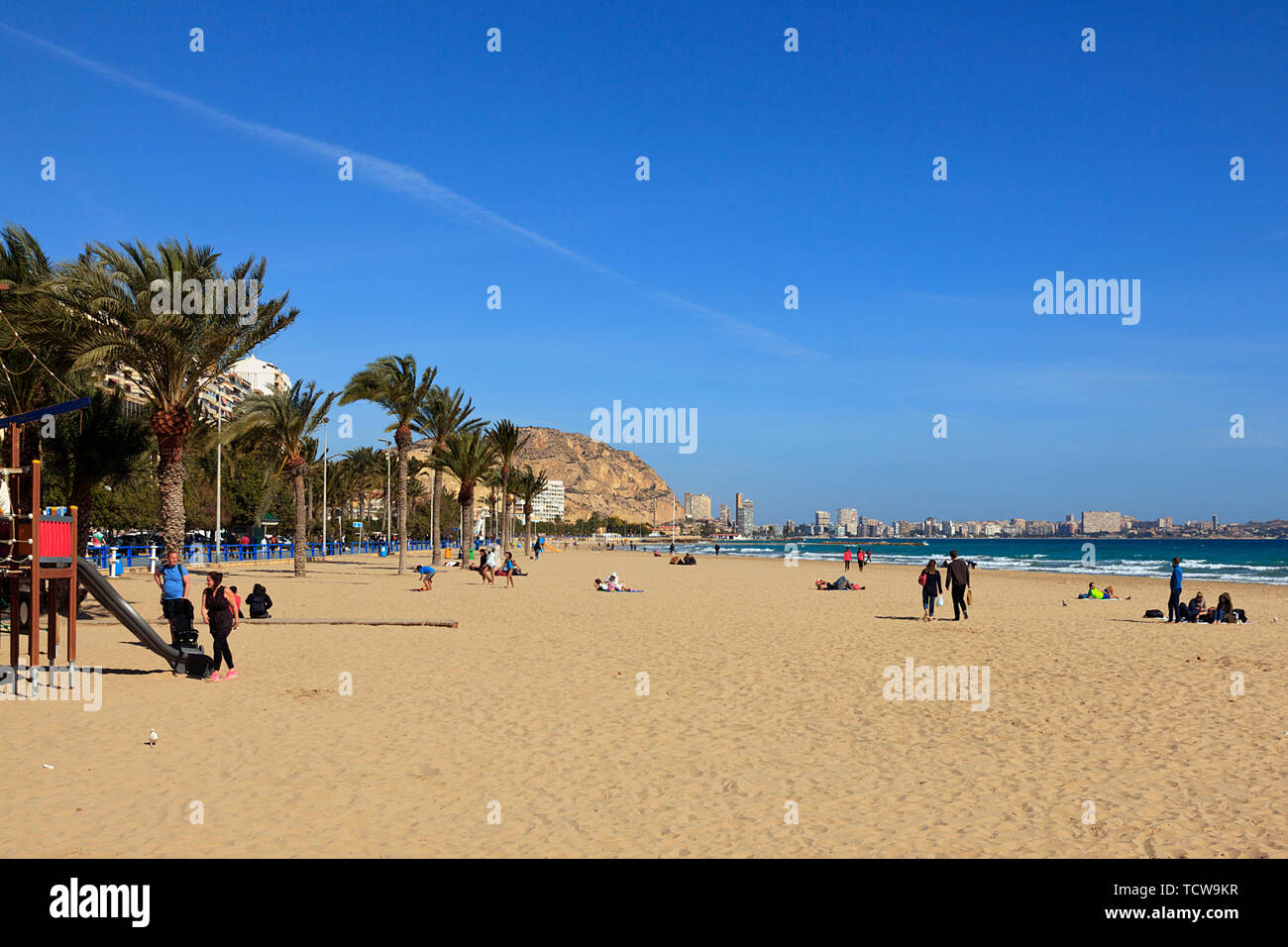 Platja del Postiguet una vasta spiaggia sabbiosa di Alicante sulla Costa Blanca in Spagna Foto Stock