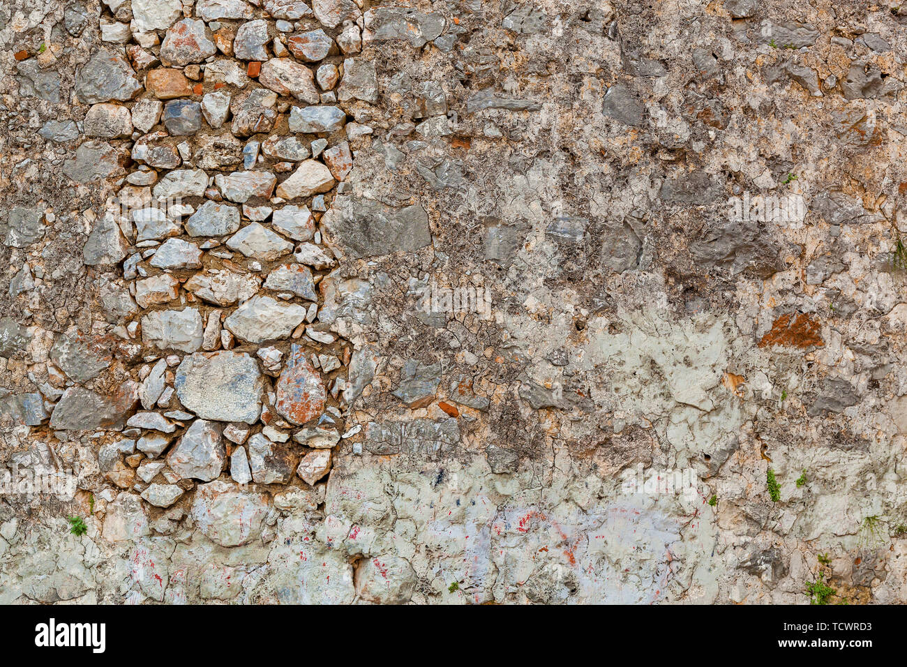 La texture di muri di pietra, vecchie pietre. Sullo sfondo di un vecchio muro di pietra Foto Stock