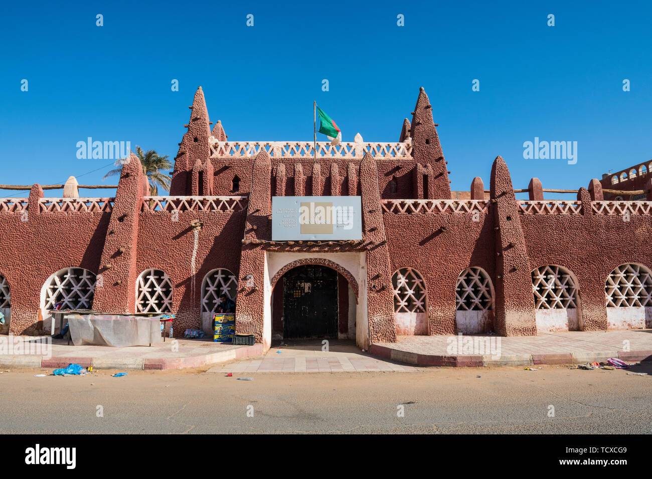 Architettura di rosso nel centro di Timimoun, Algeria occidentale, il Nord Africa e Africa Foto Stock