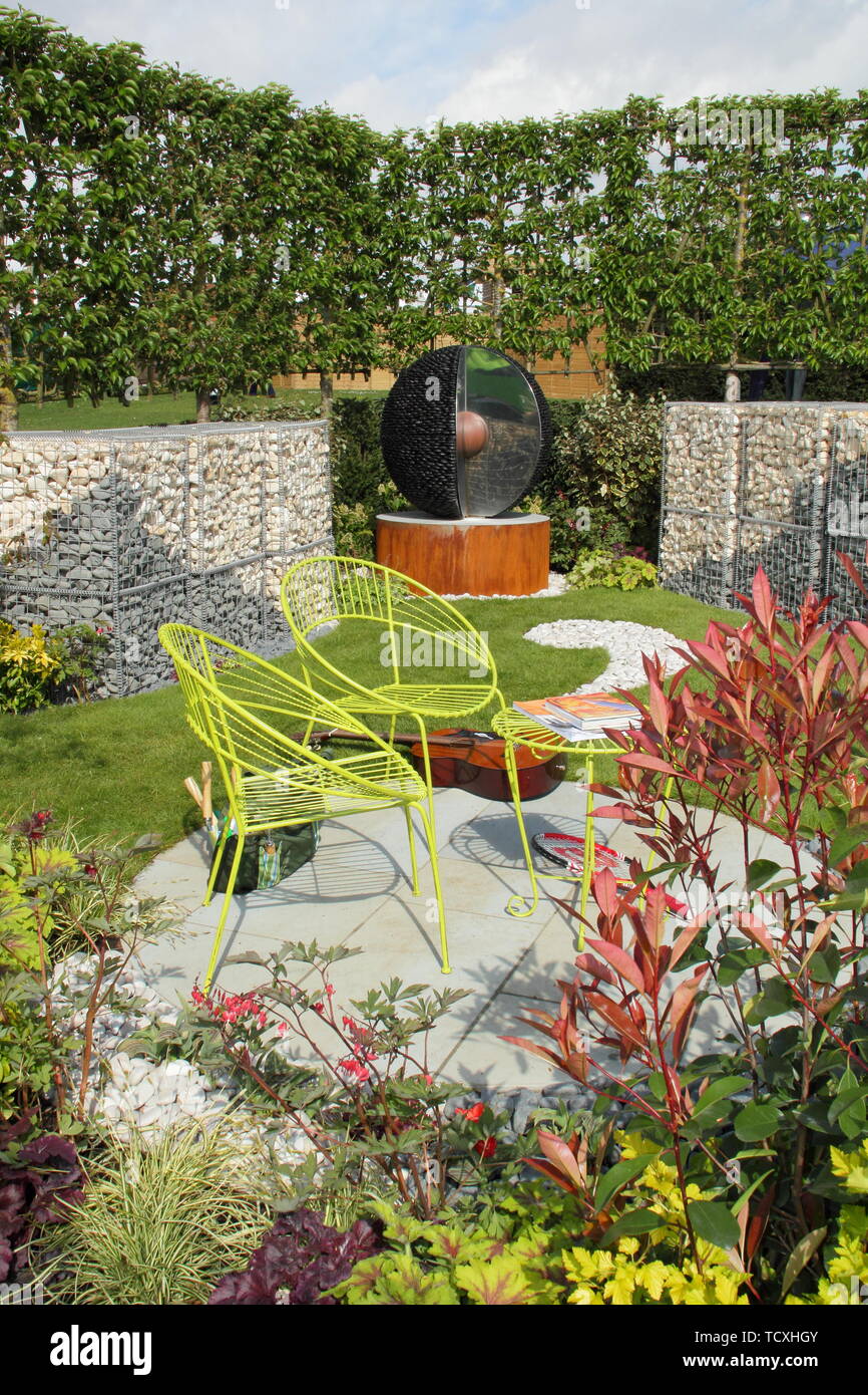 La salute mentale giardino, progettato da Jo Manfredi-Hamer Garden Design a Harrogate Spring Flower Show 2019 - rilasciato in oro Foto Stock