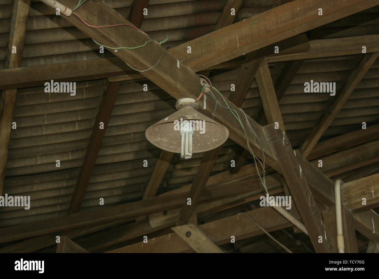 Circuito di illuminazione sul soffitto di un ristorante in Malesia Foto Stock