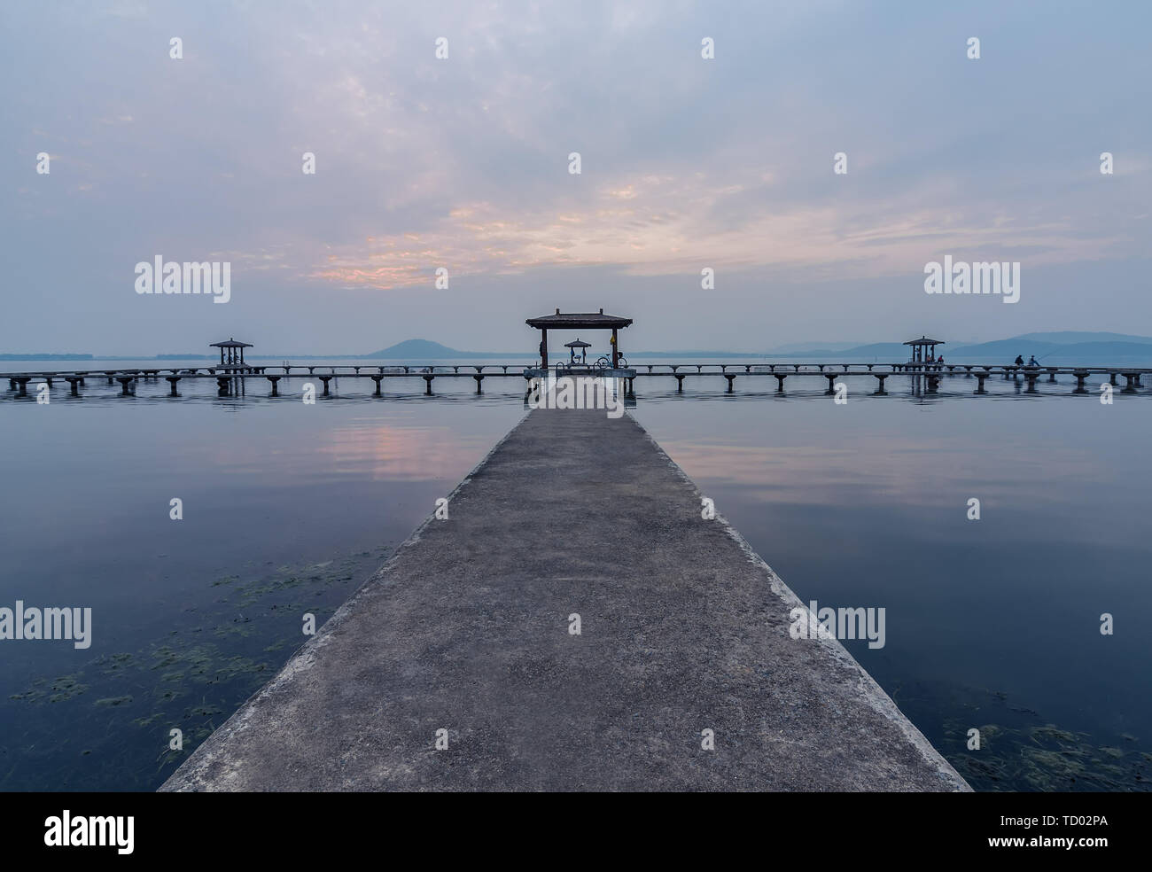 East Lake ascoltando il Tao Foto Stock