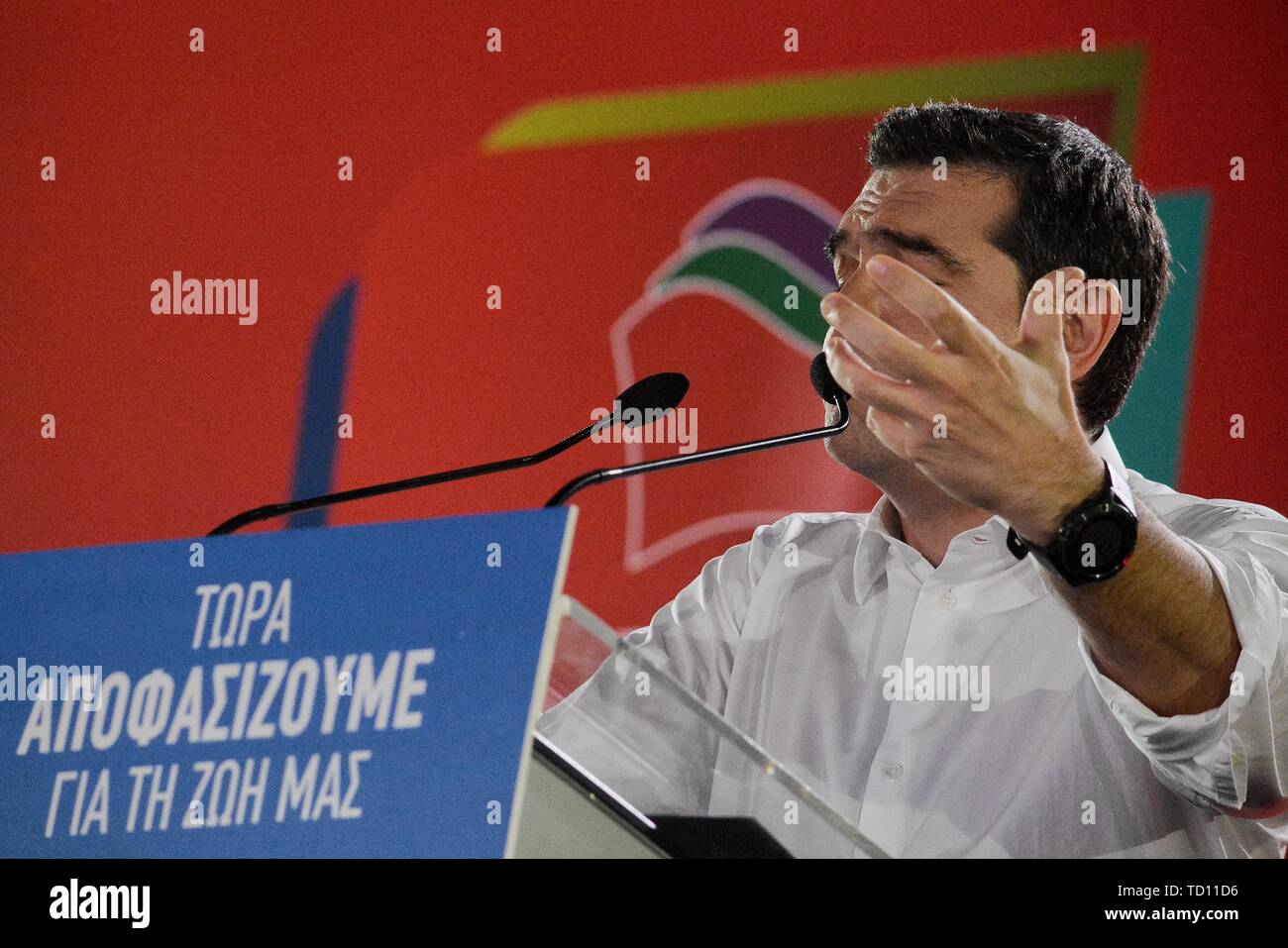 Atene, Grecia. Decimo Giugno, 2019. Primo Ministro greco, Alexis Tsipras, fa un gesto durante la presentazione di un programma politico di SYRIZA a Atene Concert Hall. Credito: SOPA Immagini limitata/Alamy Live News Foto Stock