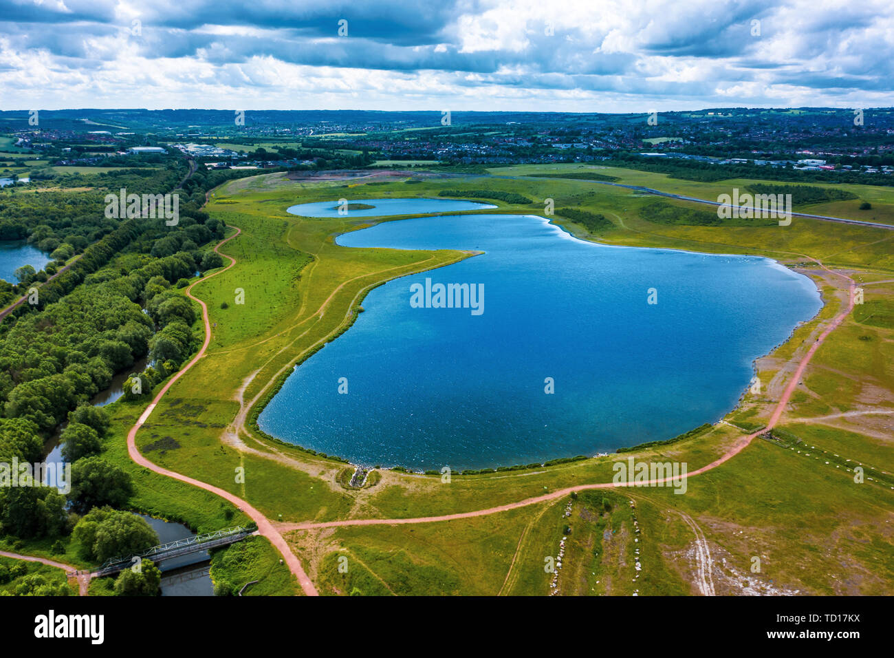 Vista aerea del Lago di Waverley, Rotherham, South Yorkshire, Regno Unito. Adottate nel giugno 2019 Foto Stock