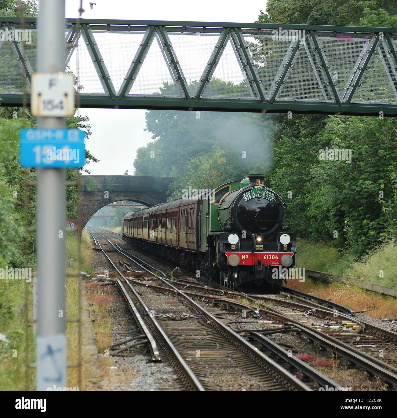Mayflower LNER Thompson Classe B1 61306 locomotiva a vapore, il Royal Windsor vapore Express, Hounslow stazione ferroviaria, LONDRA, REGNO UNITO, 11 giugno 2019, Foto di Foto Stock