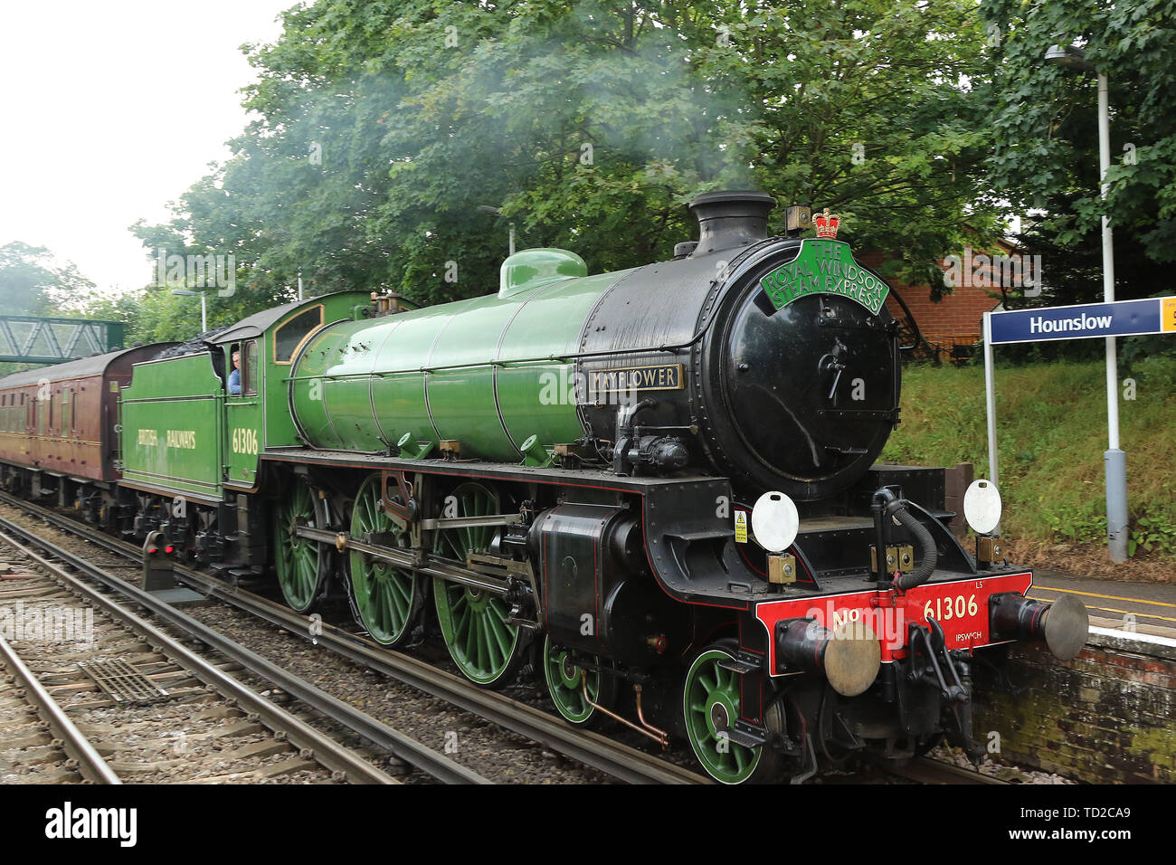 Mayflower LNER Thompson Classe B1 61306 locomotiva a vapore, il Royal Windsor vapore Express, Hounslow stazione ferroviaria, LONDRA, REGNO UNITO, 11 giugno 2019, Foto di Foto Stock
