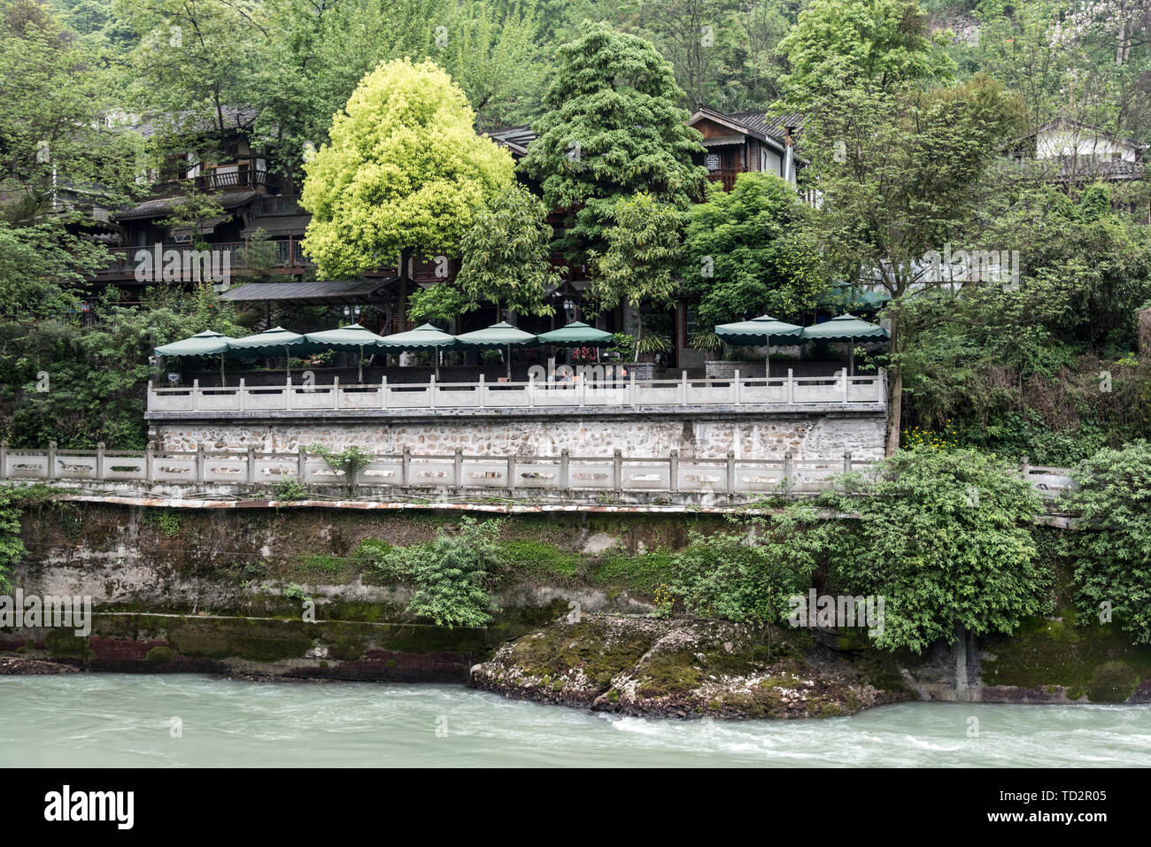 Dujiangyan è un antico sistema di irrigazione nella città di Dujiangyan, Sichuan, in Cina. Originariamente costruito intorno al 256 a.c. dallo stato di Qin come irrigati Foto Stock