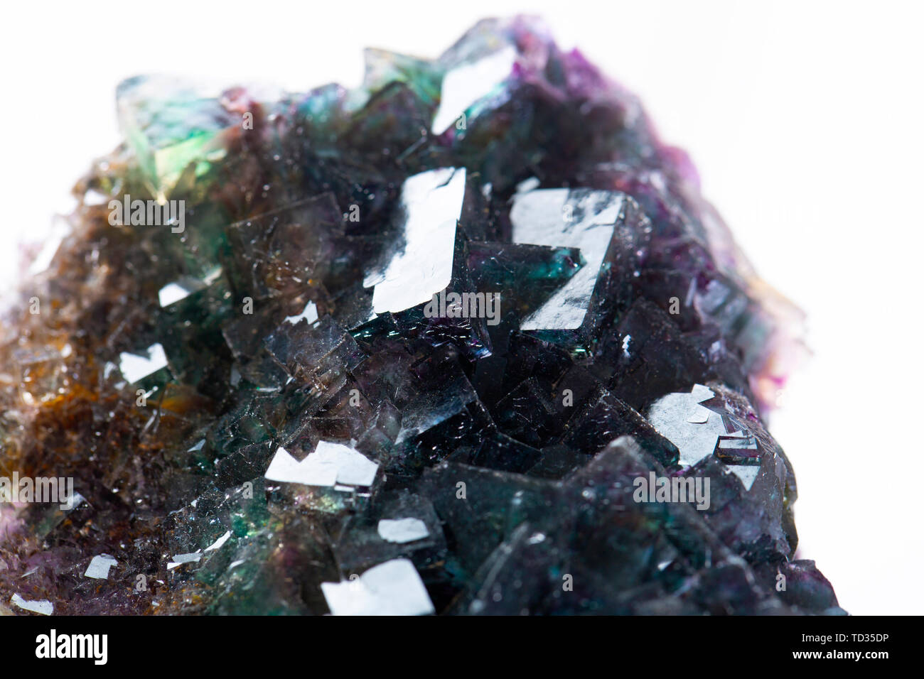 Macro di pietra minerale Fluorite cristallo su uno sfondo nero close-up Foto Stock