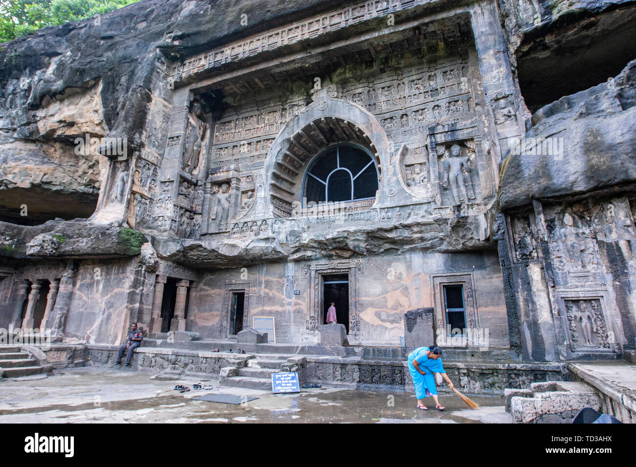 La facciata della Grotta 26 (V secolo CE), grotte di Ajanta, Aurangabad distretto, nello Stato del Maharashtra, India Foto Stock