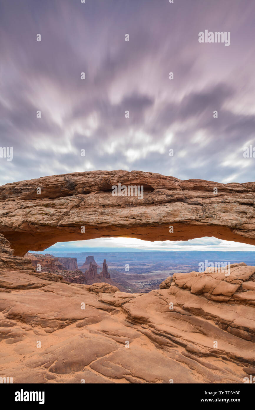 Mesa Arch, il Parco Nazionale di Canyonlands, Moab, Utah, Stati Uniti d'America, America del Nord Foto Stock